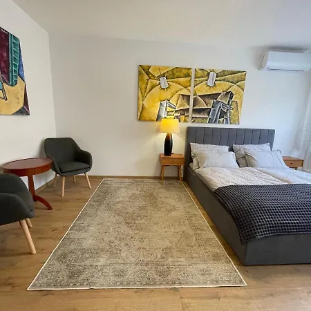 Le Petit Leisure Apartment *